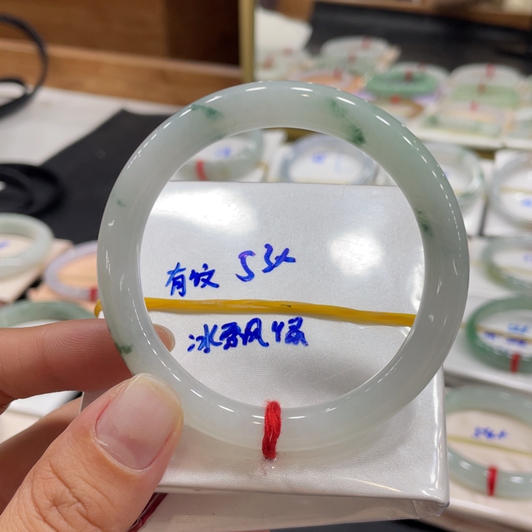 翡翠手镯未镶嵌53.7圆