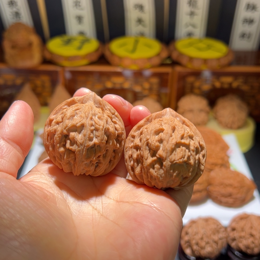 文玩核桃把件野生果冻皮狮子头，青云狮