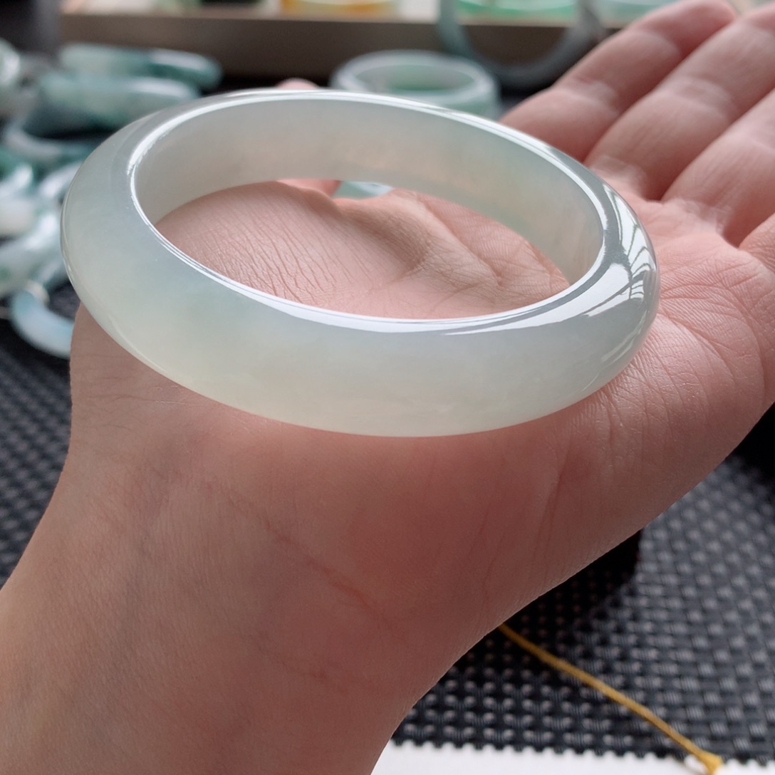 翡翠手镯未镶嵌小***澄56圈口