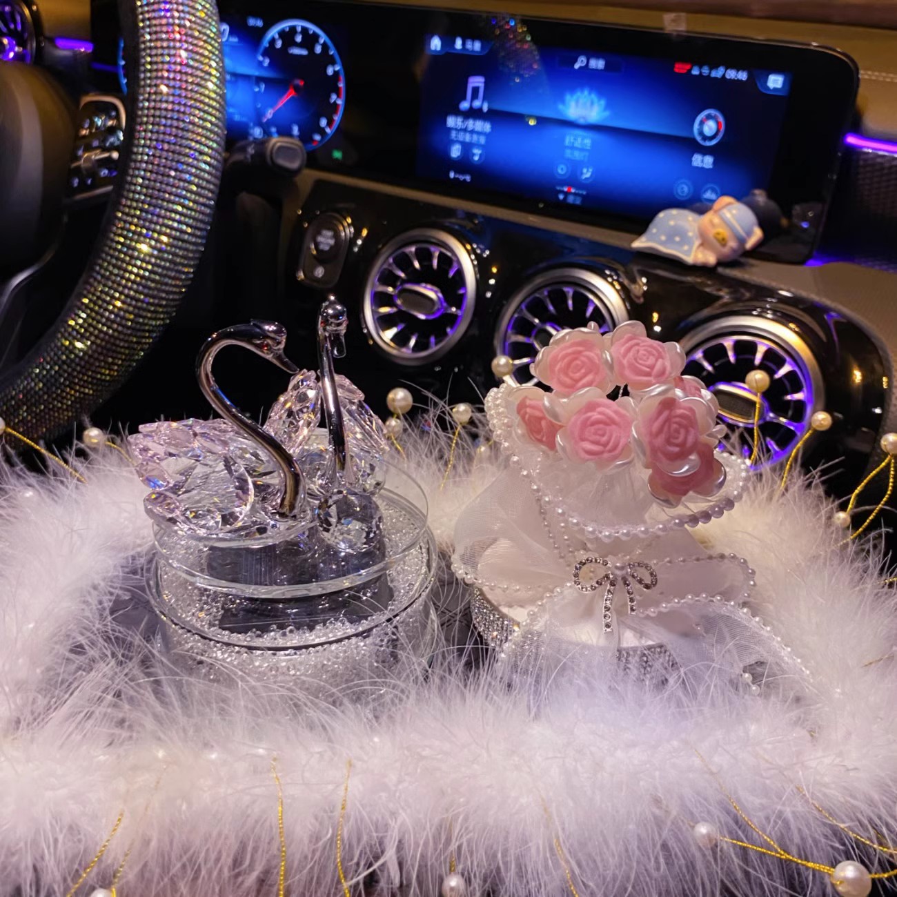 女高档水晶天鹅座香薰 香水汽车装饰摆件 孕婴可用 淡香