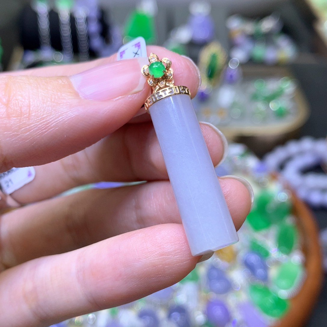 【闪购商品】翡翠颈饰18K金镶嵌翡翠吊坠项链