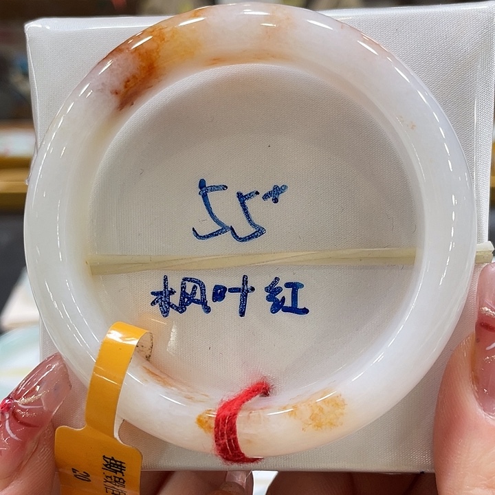 翡翠手镯未镶嵌翡翠手镯