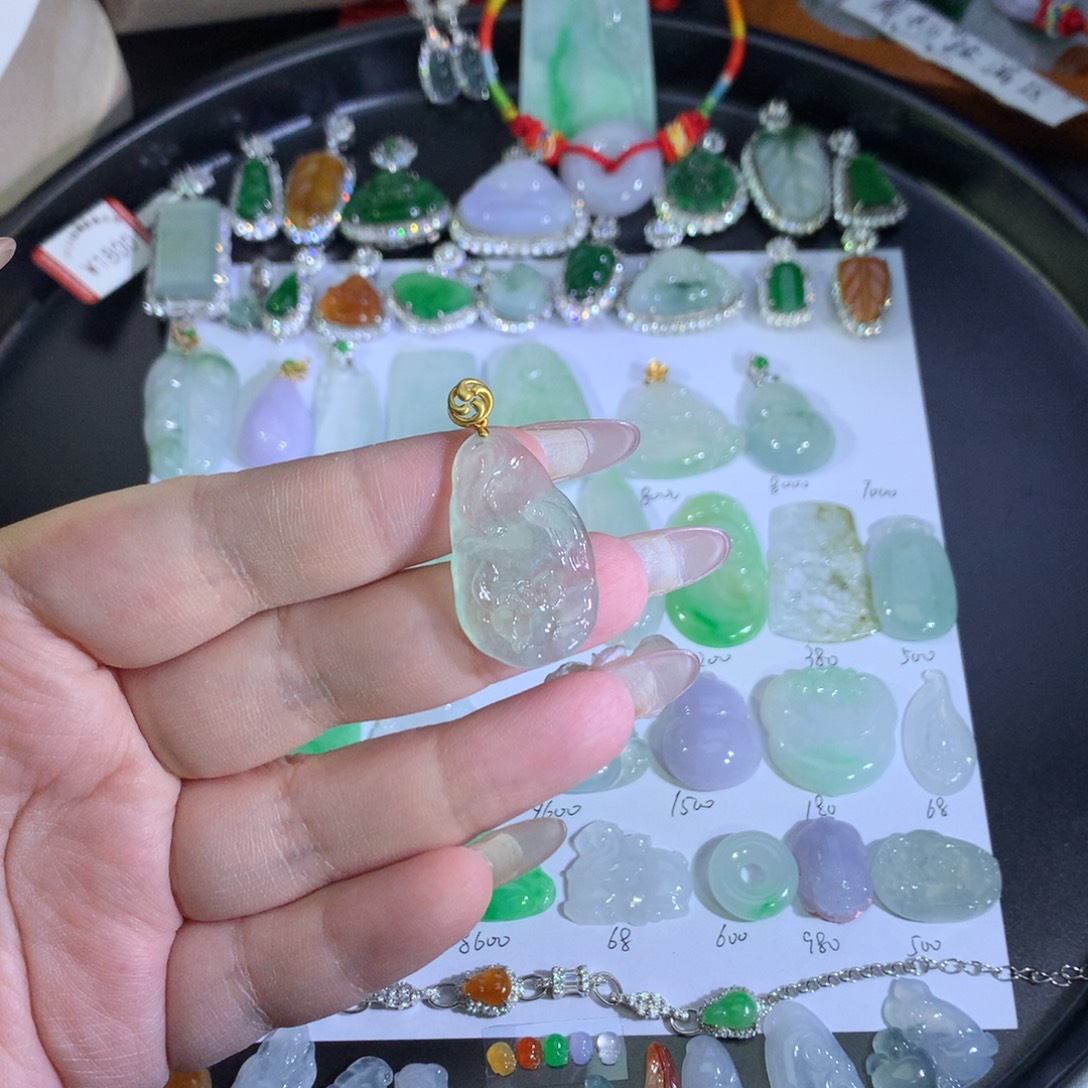 翡翠18K金镶嵌吊坠(不含链)莲莲有鱼