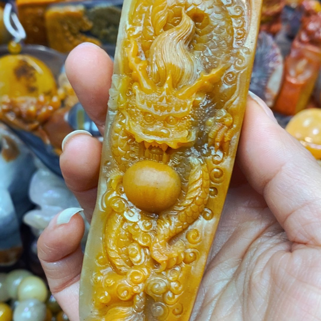 未镶嵌石英质玉（黄龙玉）项链