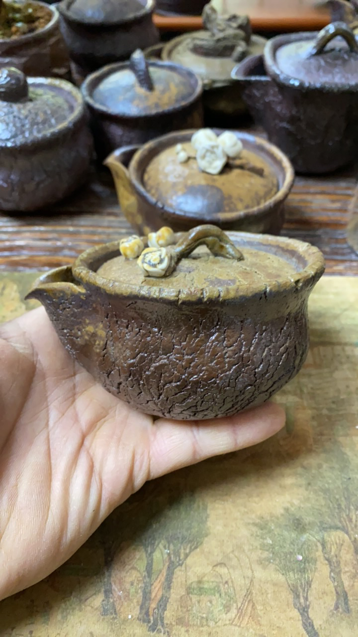 全手捏柴烧宝瓶，容量约150毫升