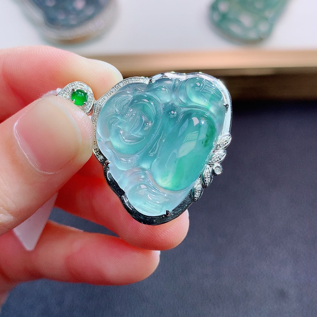 翡翠颈饰18K金镶嵌翡翠