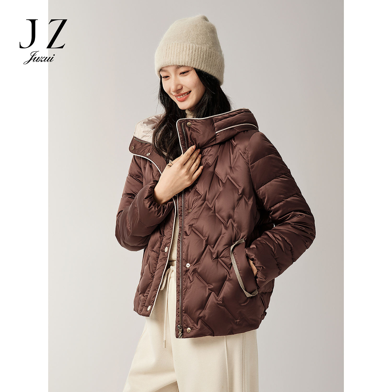 JUZUI玖姿优雅风撞色边帽领鸭绒羽绒服女2025冬季新款JTFD03301