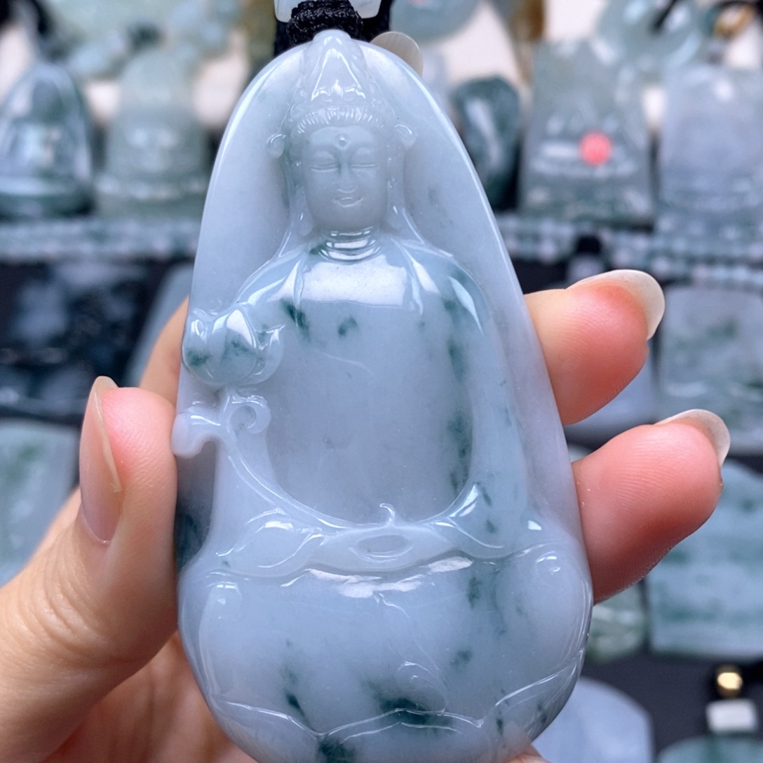 翡翠未镶嵌颈饰素衣