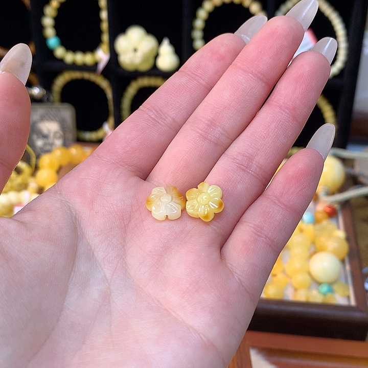 琥珀手链未镶嵌?***蜜蜡小花花两个