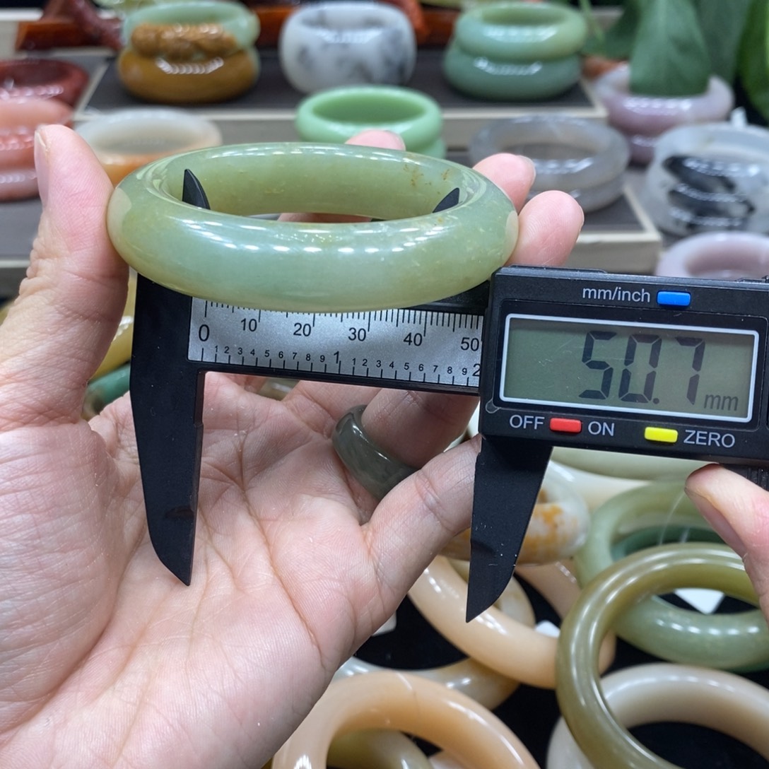 石英岩玉未镶嵌手镯