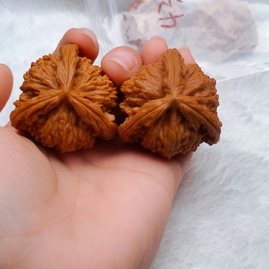 幸***空文玩核桃吊坠三棱