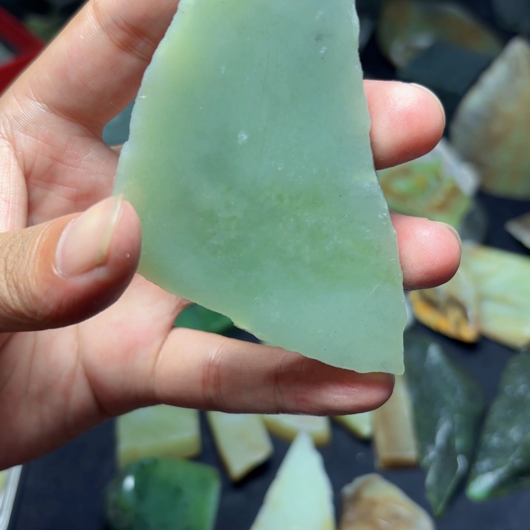 和田玉（糖玉）未镶嵌珠宝奇石