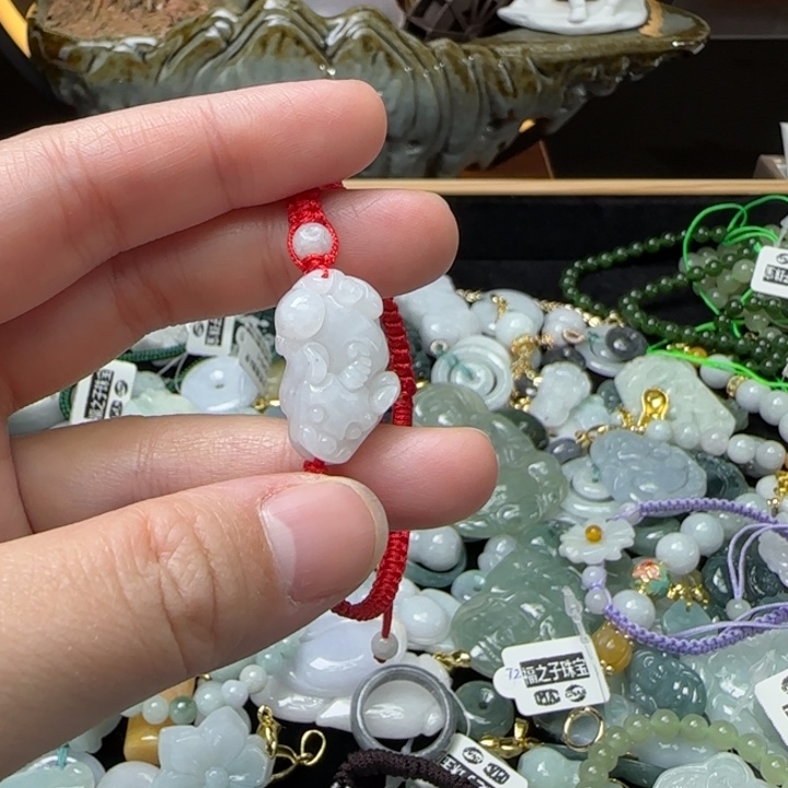 翡翠颈饰未镶嵌貔犰手绳