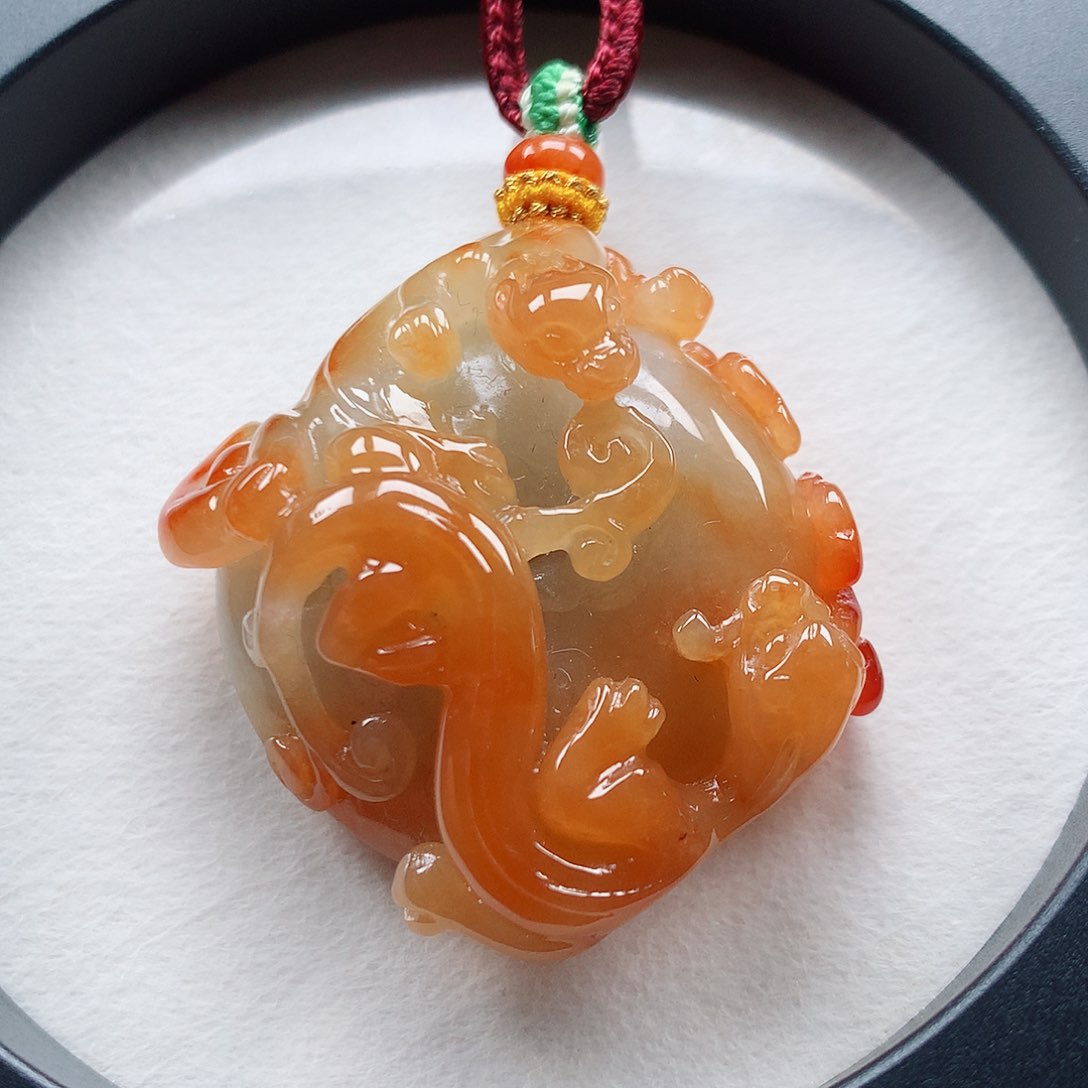 翡翠颈饰未镶嵌龙扣