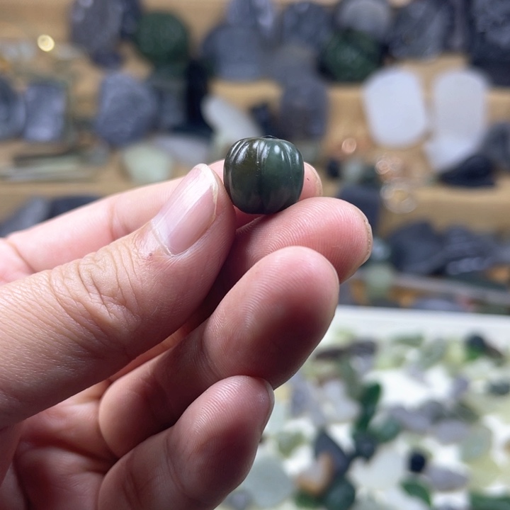 和田玉颈饰未镶嵌南瓜珠