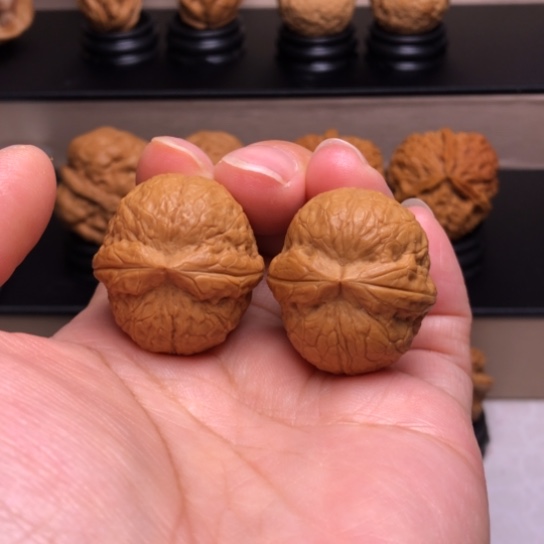 文玩核桃把件粗筋铁蛋4