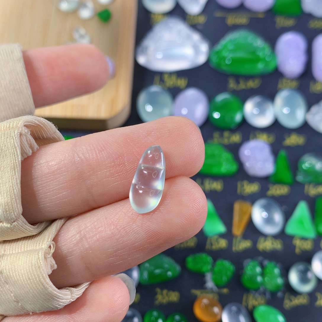 翡翠未镶嵌颈饰豆子