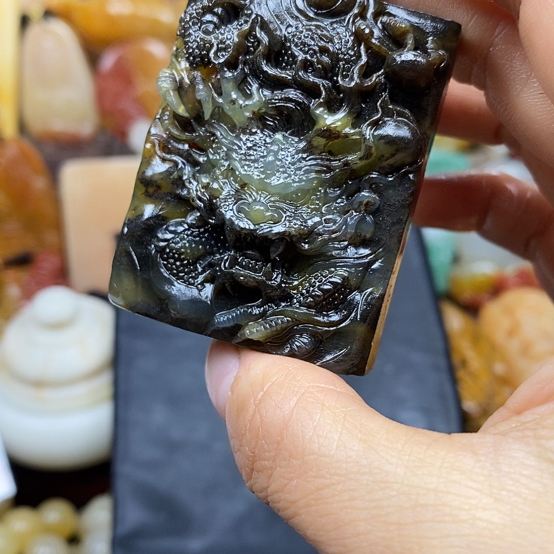 石英质玉（黄龙玉）颈饰未镶嵌