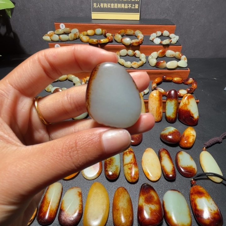 安***…和田玉未镶嵌颈饰