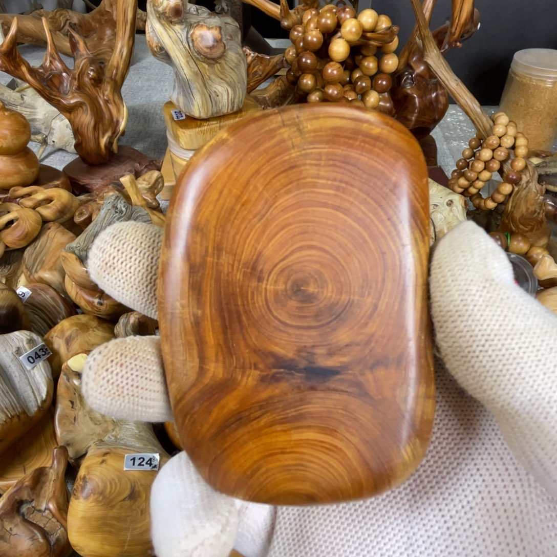 笃***柏木太行崖柏闻香块有裂介意慎拍