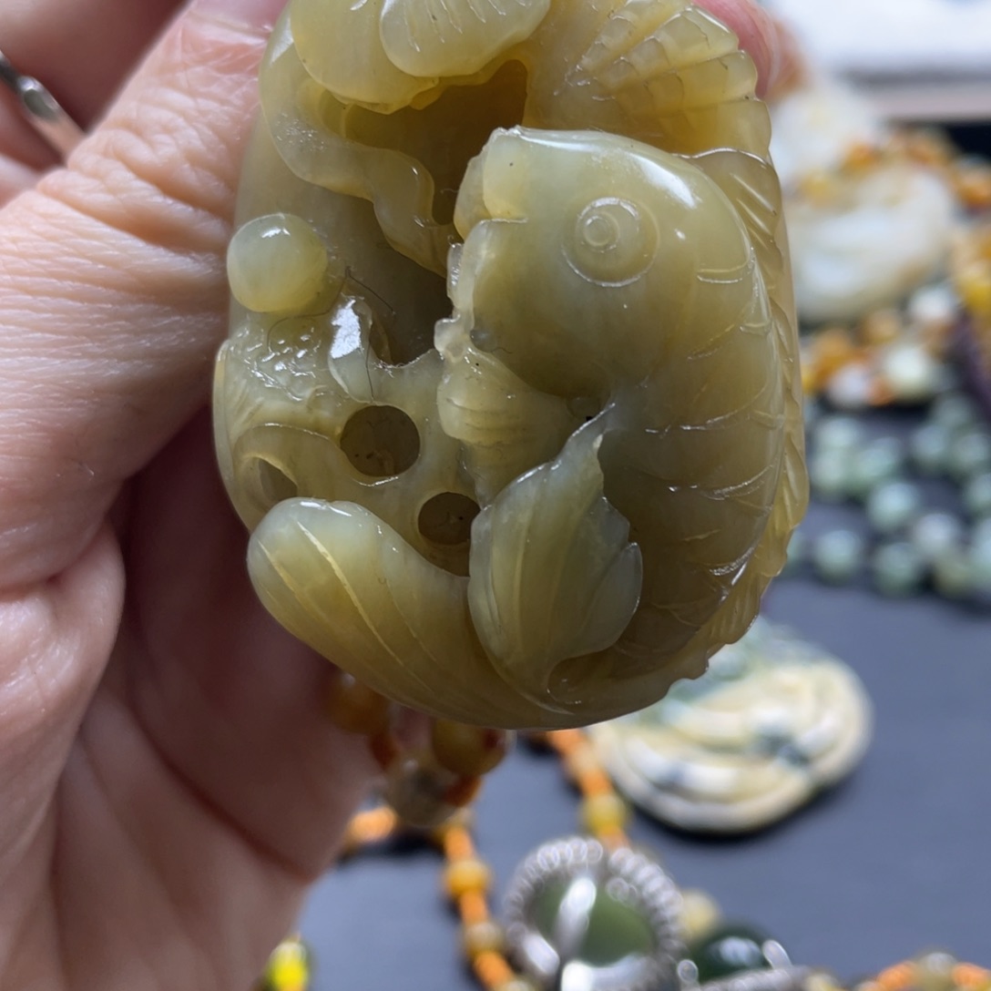 蛇纹石玉挂件未镶嵌