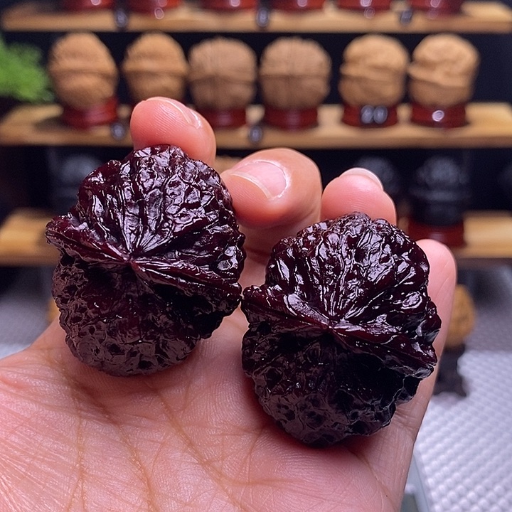 文玩核桃吊坠凤冠11