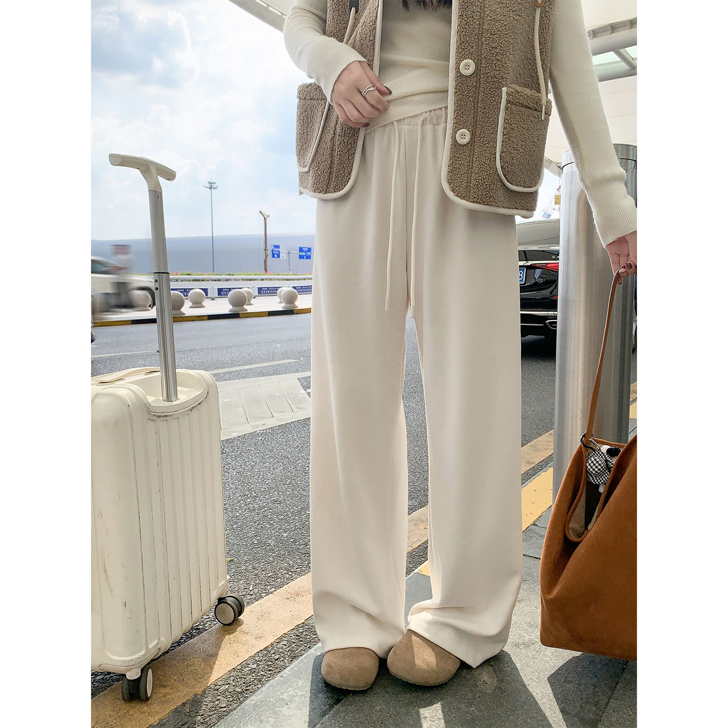 曾小咸 韩系抽绳杏色高腰直筒休闲裤女ZA53KZR0855