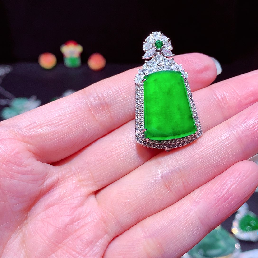 【闪购商品】翡翠吊坠(不含链)未镶嵌