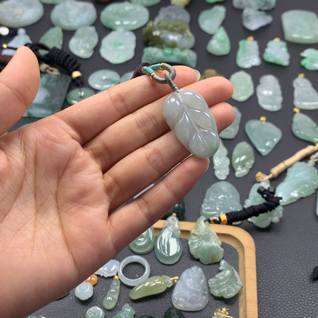 翡翠颈饰未镶嵌树叶