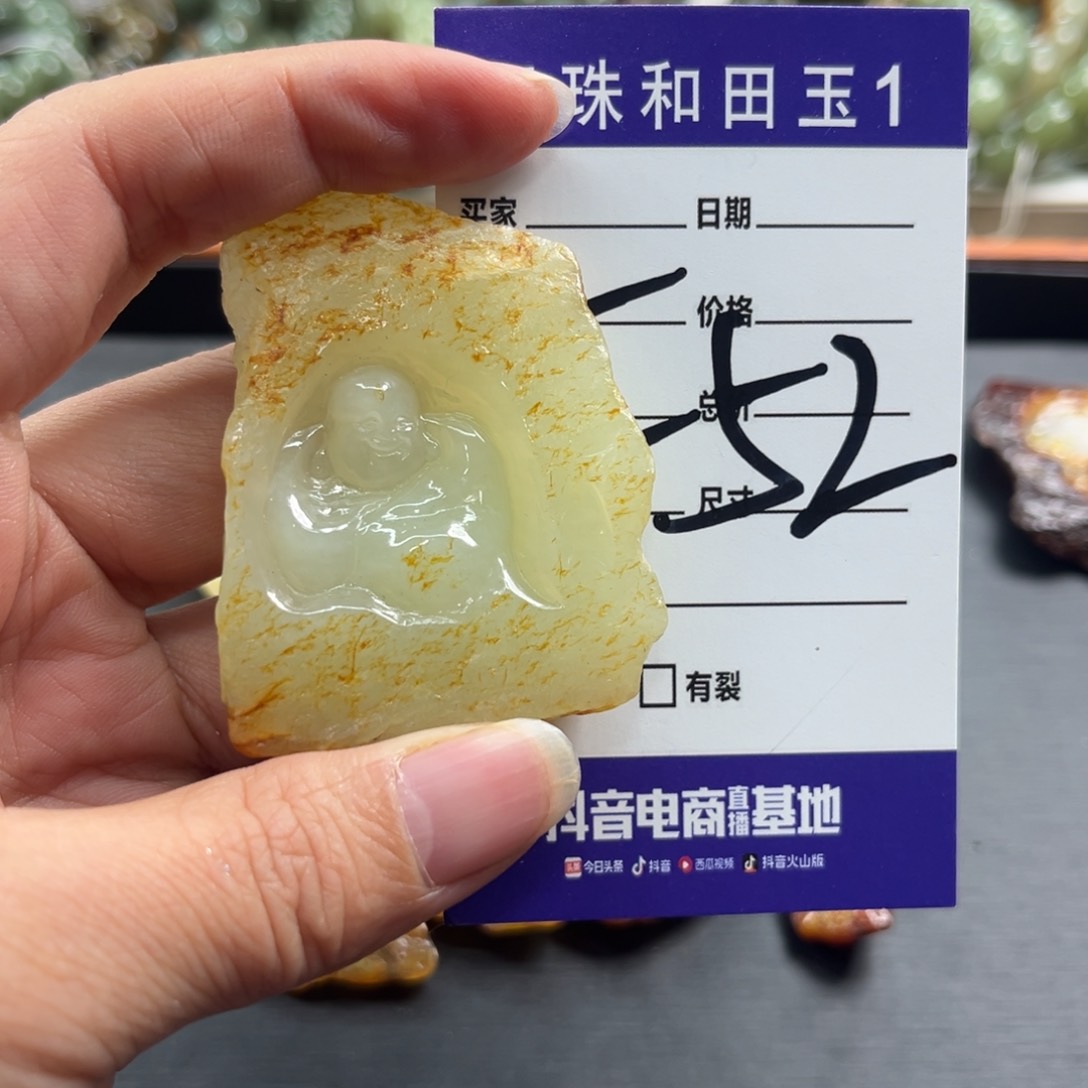 颈饰未镶嵌透闪石质玉徐**?
