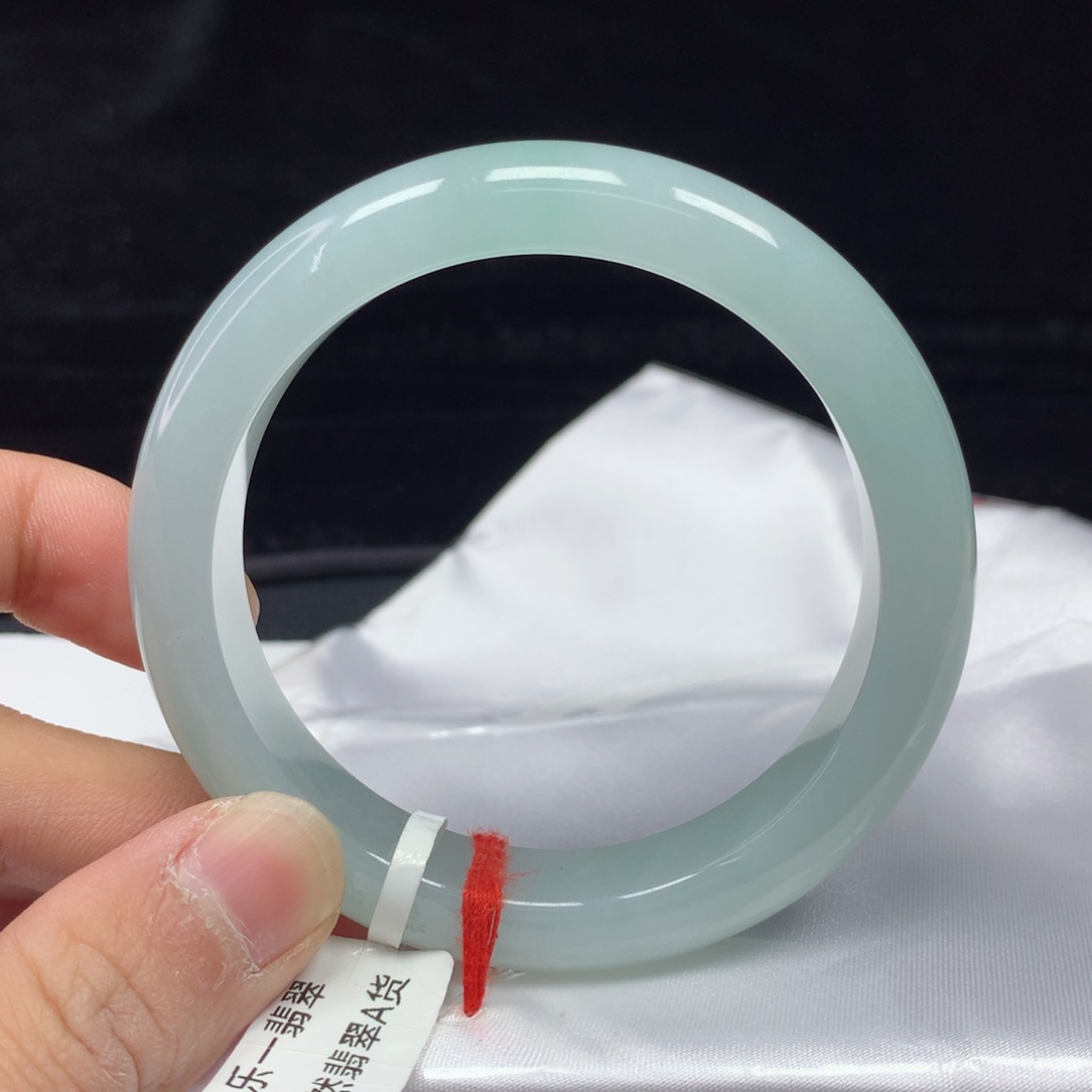 翡翠手镯（圆镯）未镶嵌56.5