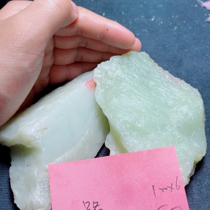 路***景和田玉（糖玉）未镶嵌珠宝奇石