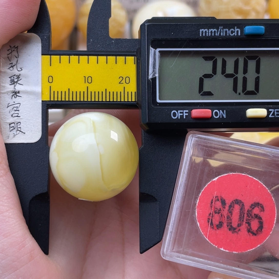 吐****蜜蜡未镶嵌珠宝奇石