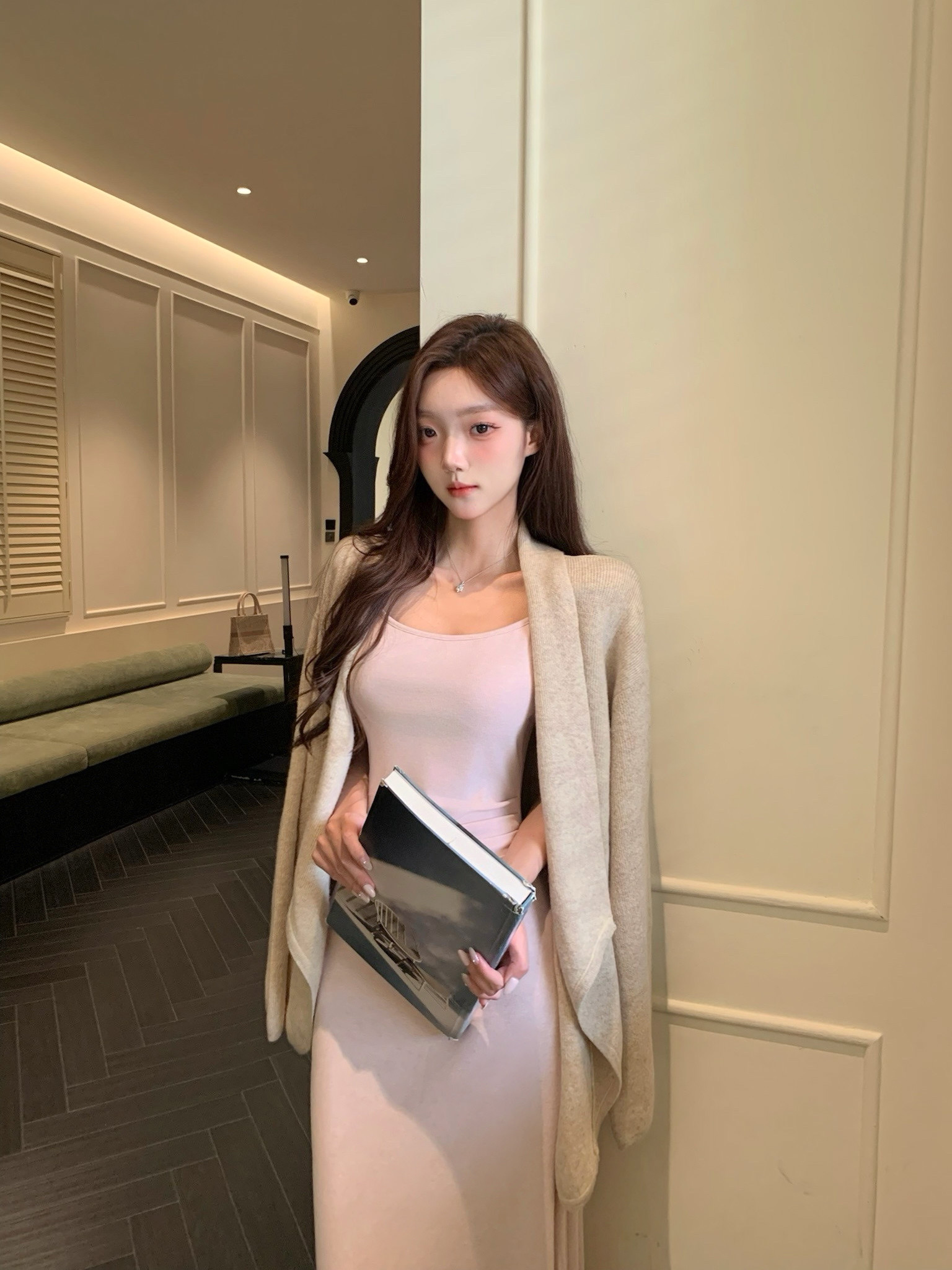 白水女 秋冬慵懒风针织衫女中长款V领毛衣温柔宽松外套B50954245