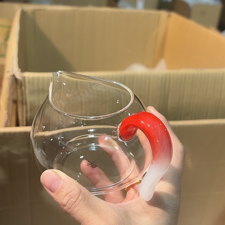 ****淡然渐变红公杯。          