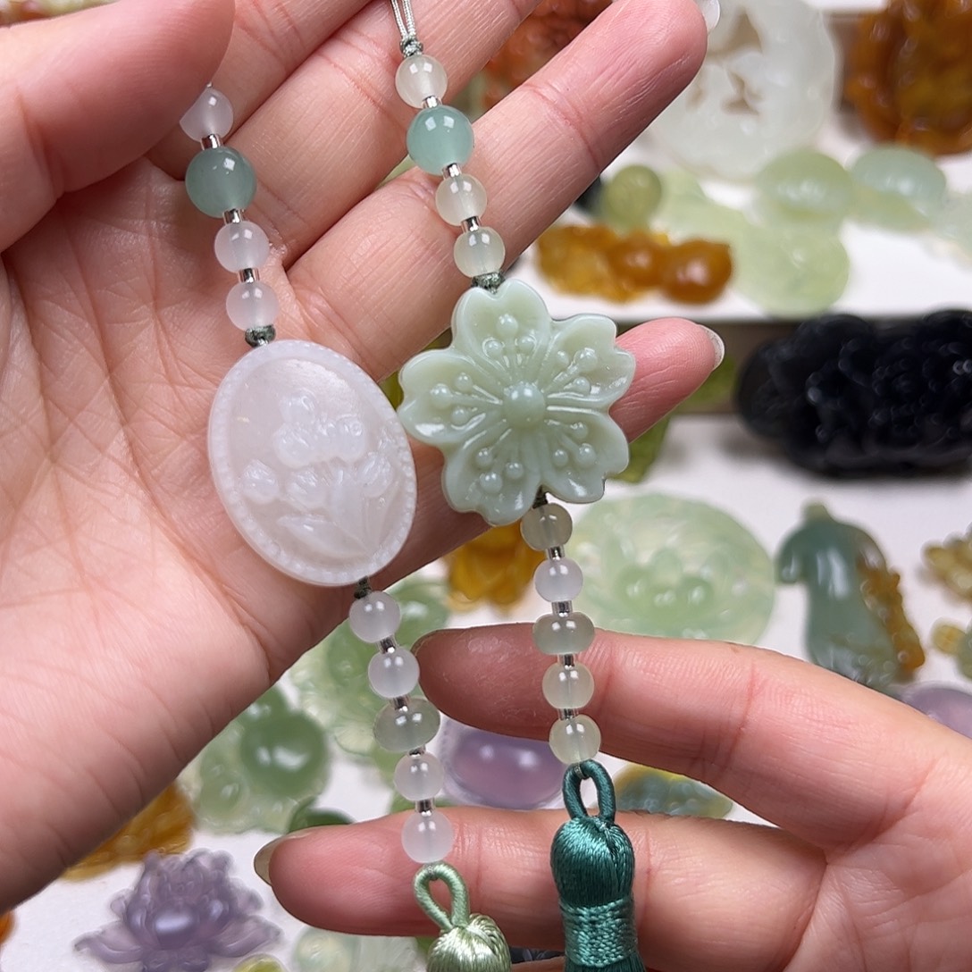 蛇纹石玉未镶嵌颈饰