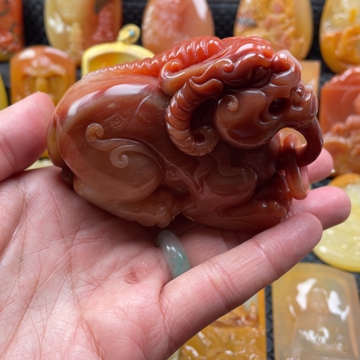 石英质玉（黄龙玉）颈饰未镶嵌