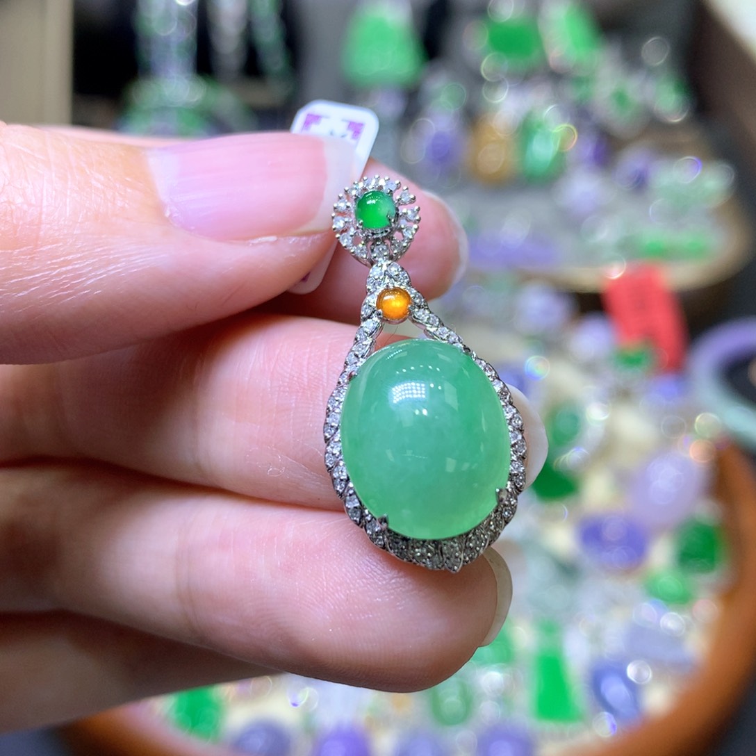 【闪购商品】翡翠颈饰18K金镶嵌翡翠吊坠项链