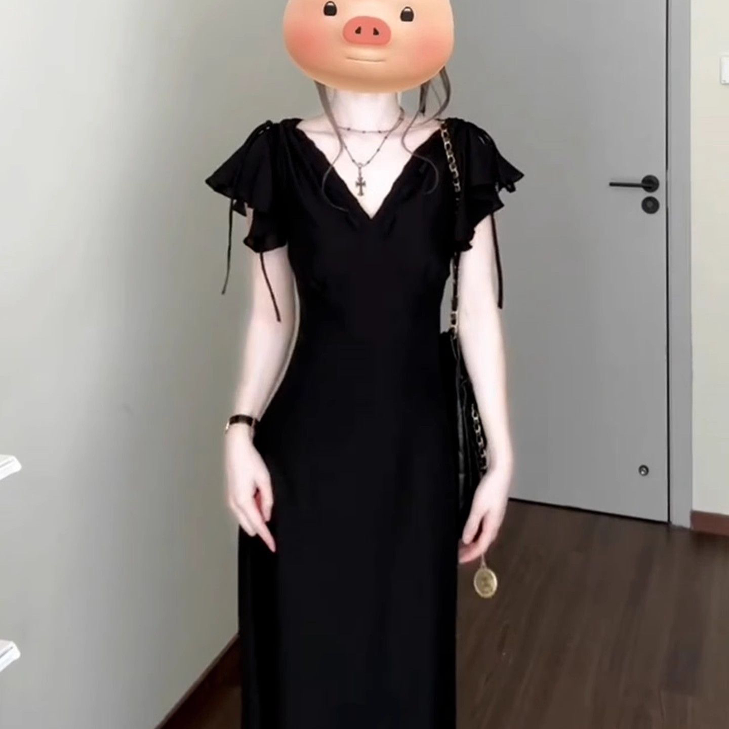 大码胖MM法式赫本风黑色V领收腰小飞袖显瘦夏季连衣裙黑色连衣裙