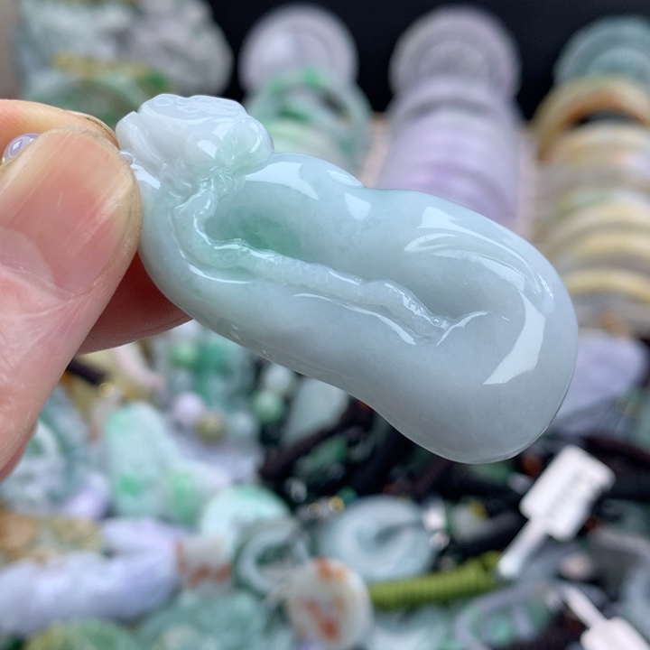 翡翠颈饰未镶嵌吊坠