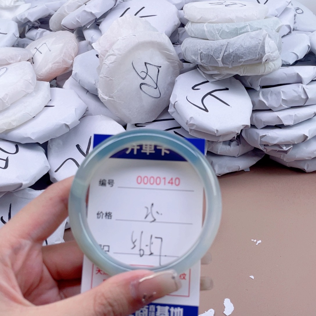 玛瑙/玉髓手镯未镶嵌140