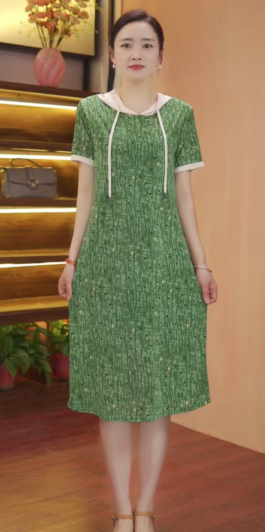 2025夏季新款减龄显气质妈妈装中长款百搭显瘦时尚女装连帽连衣裙