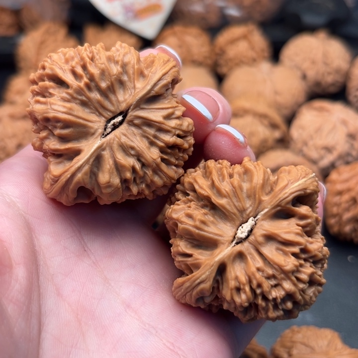 文玩核桃吊坠义****耳46南疆