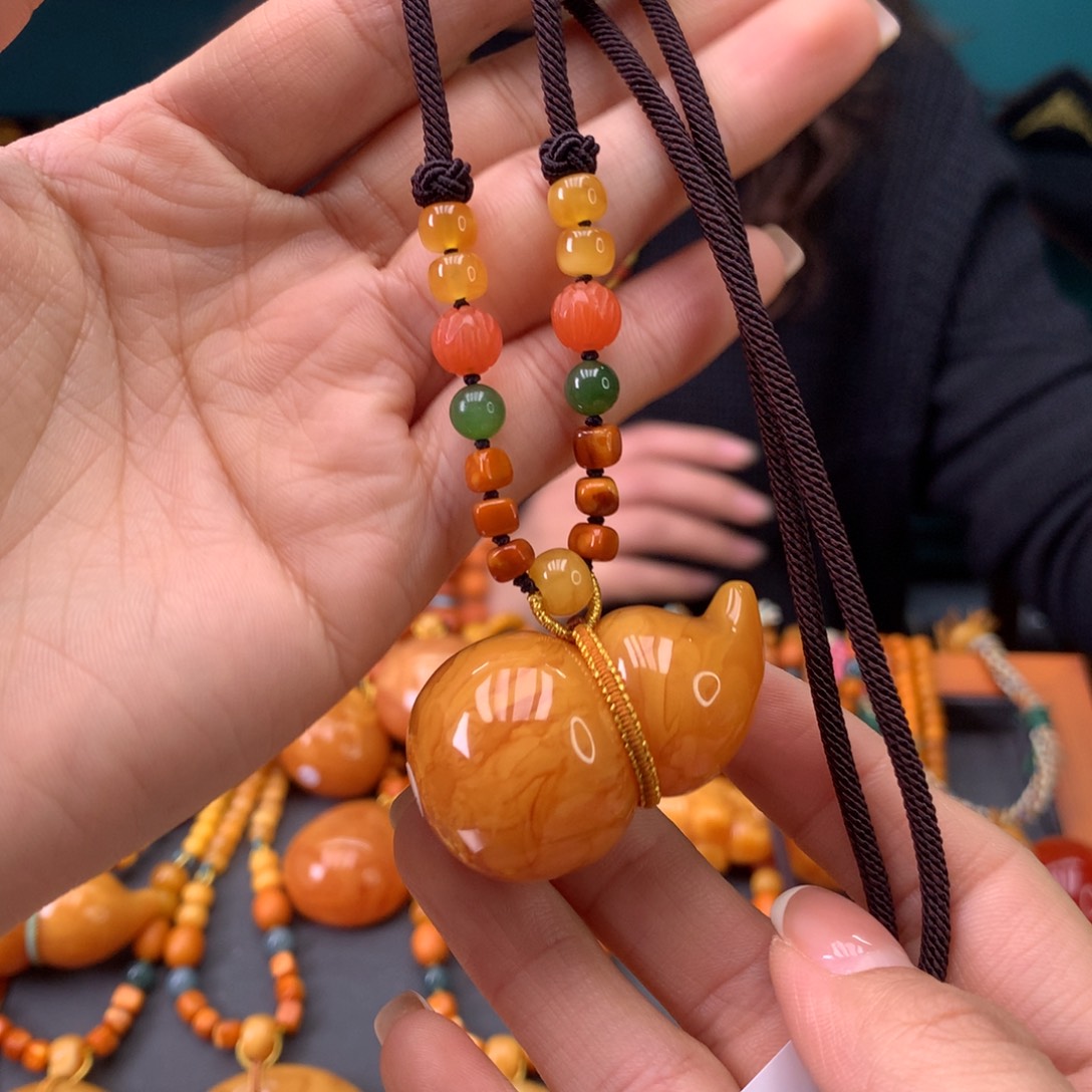 蜜蜡未镶嵌颈饰葫芦