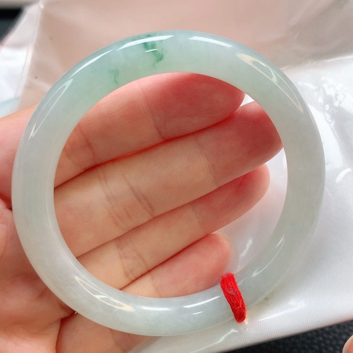 翡翠手镯未镶嵌56圆