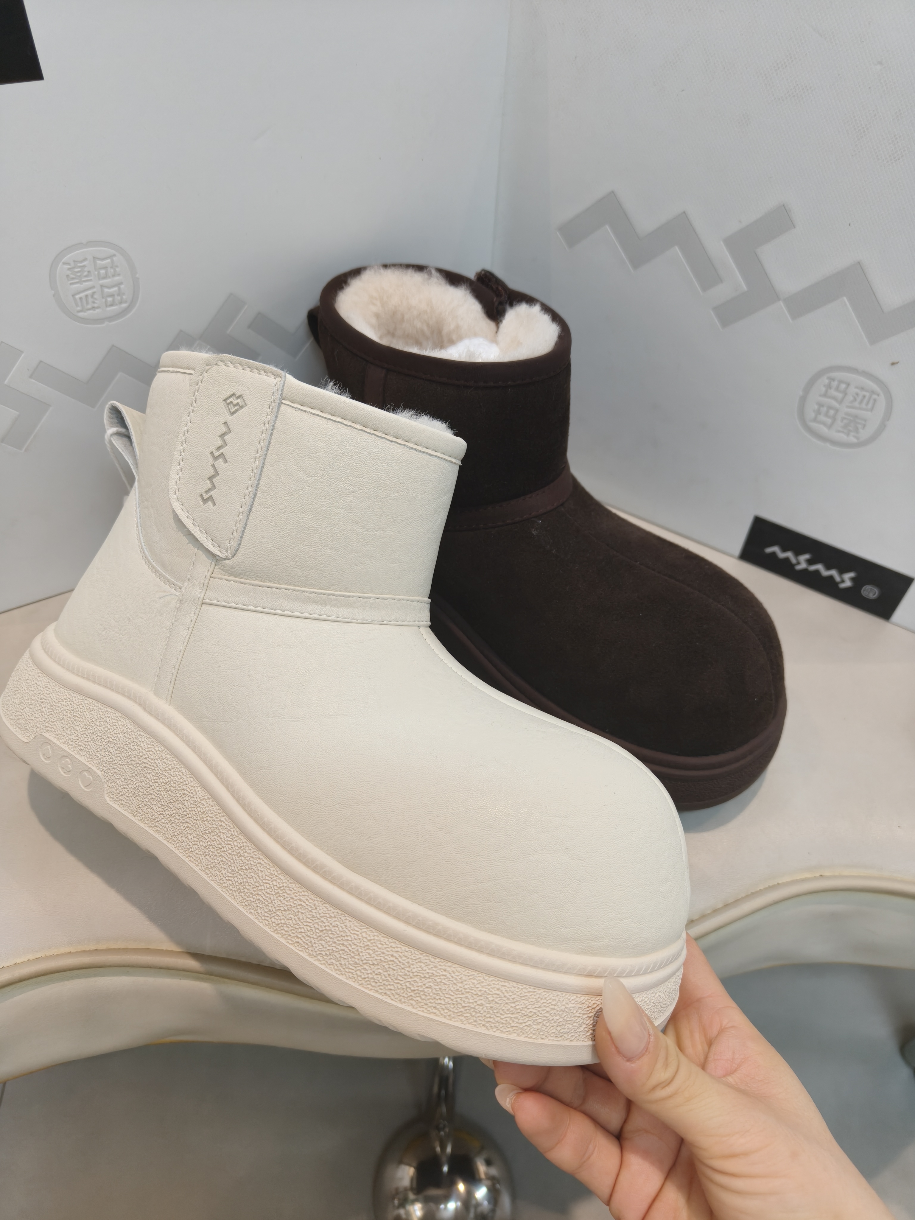 208-321dm冬季新款圆头真皮厚底加绒防滑保暖短筒女雪地靴