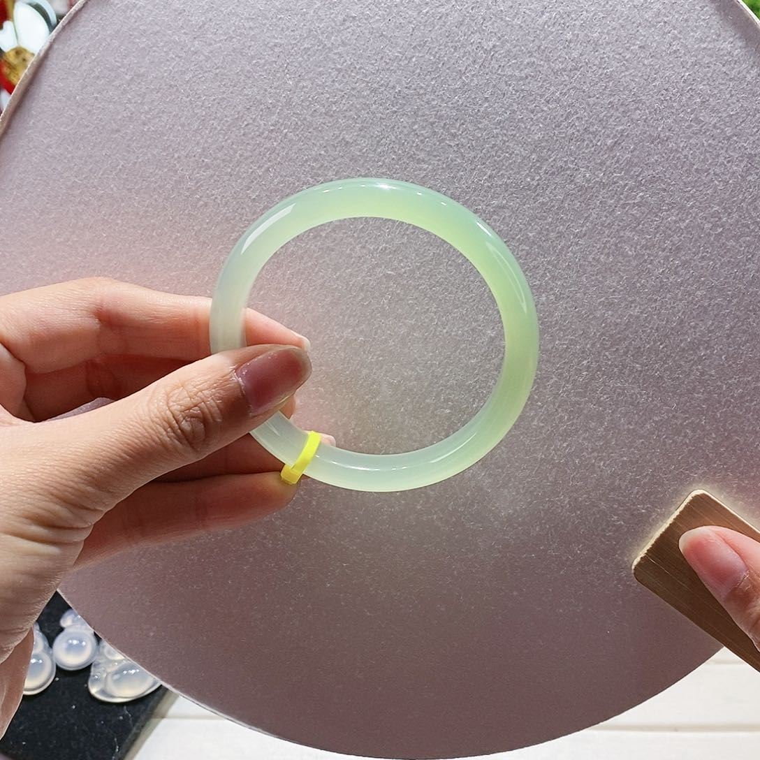 玛瑙/玉髓手镯未镶嵌56.7