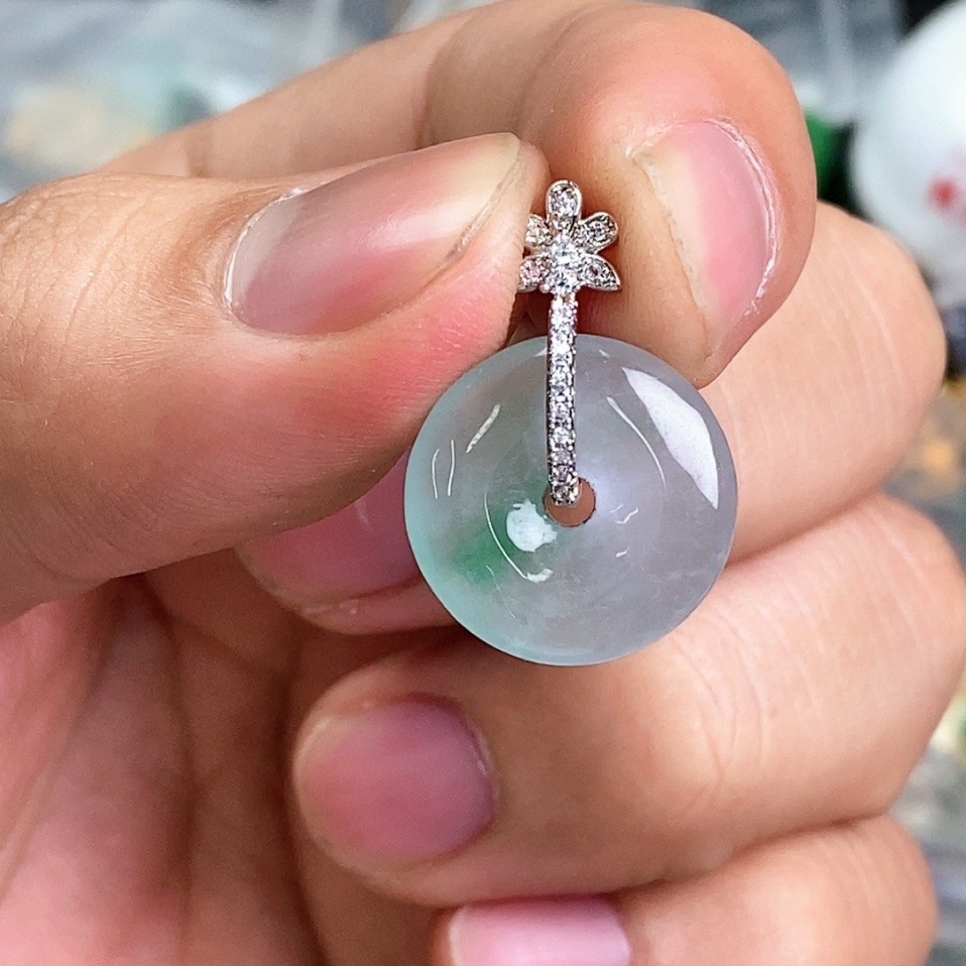 只买单纯的吊坠，没带链子，属的性质。