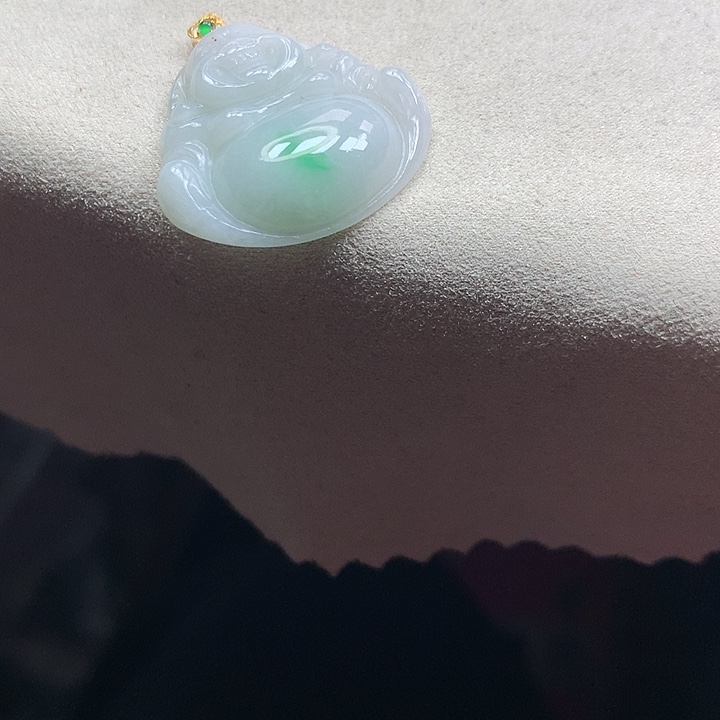 翡翠颈饰18K金镶嵌吊坠