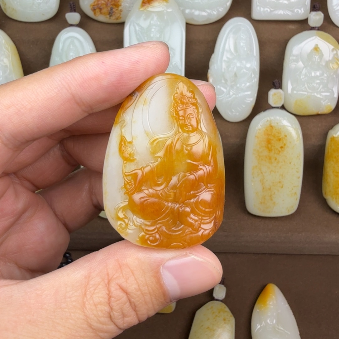 珍***重和田玉未镶嵌颈饰